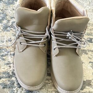 Women’s Grey Hiking Boots